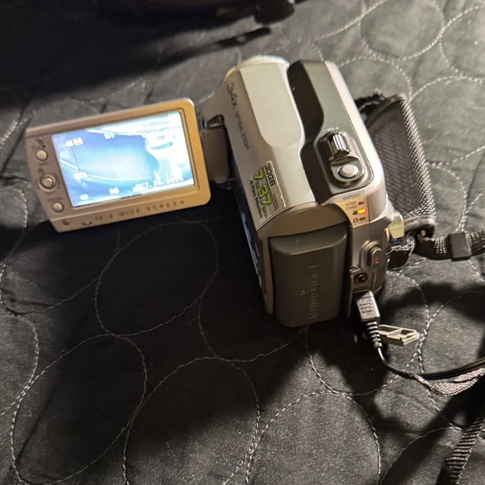 JVC Everio Hybrid Camcorder with 34x Optical Zoom works great can use for parts